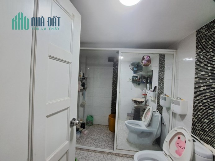 Gần mặt tiền 62m2 3 tầng sát Hậu Giang Quận 6 nhỉnh 4 tỷ.