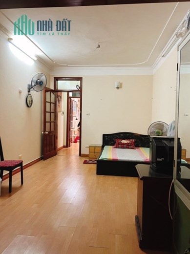 Nhà Bạch Mai Gần Chợ Mơ, Hàng xóm Đại học, DT42m2, giá 3.8 tỷ.