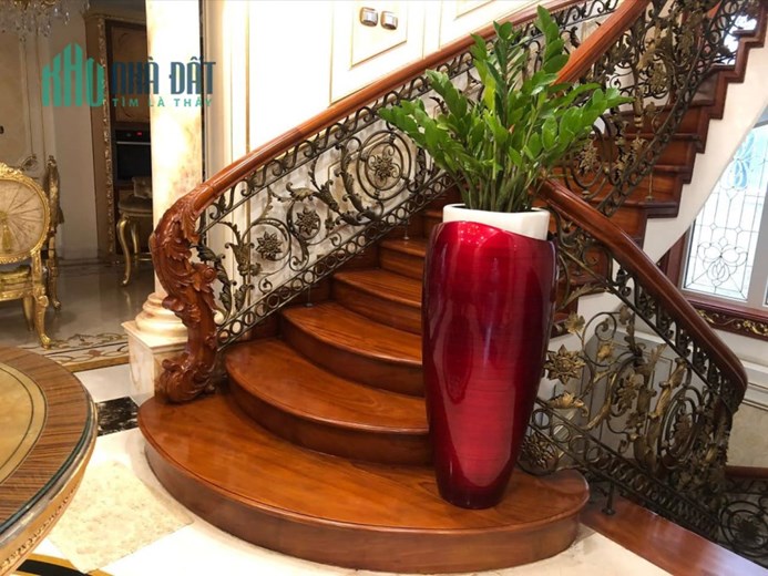 Biệt thự Vinhome Riverside siêu đẹp, view hồ, full nội thất Ý, 339m, mặt tiền: 16m, 129 tỷ