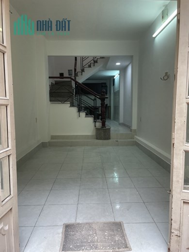 CHO THUÊ NHÀ HẺM 1 TRIỆT 2 LẦU 120M2 GẦN NGÃ TƯ HÀNG XANH