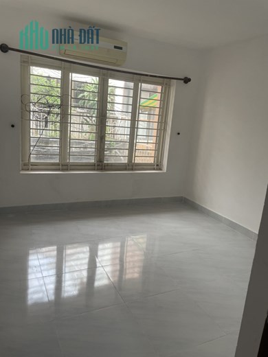CHO THUÊ NHÀ HẺM 1 TRIỆT 2 LẦU 120M2 GẦN NGÃ TƯ HÀNG XANH