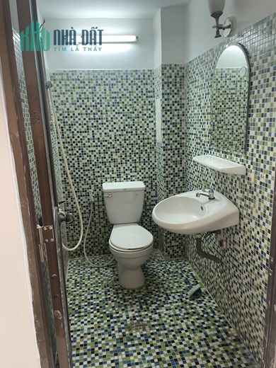 CHO THUÊ NHÀ HẺM 1 TRIỆT 2 LẦU 120M2 GẦN NGÃ TƯ HÀNG XANH
