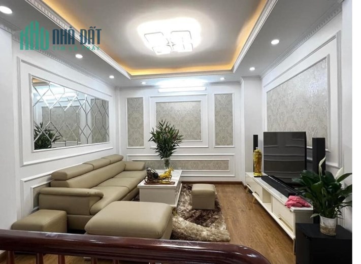 Bán nhà mặt phố Nguyễn Chí Thanh, Đống Đa 39m, mt 5.2m. Giá: 17.7 tỷ