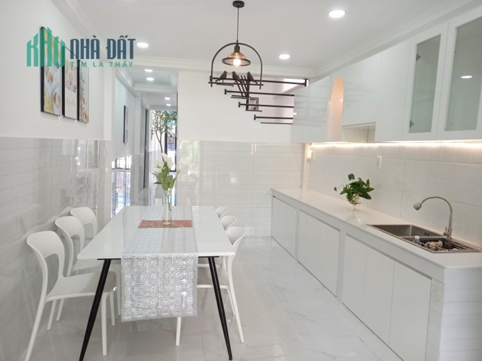 Cho thuê NNC mới, đẹp mặt tiền QL 50, Bình Hưng , Bình Chánh. Giá 15 triệu