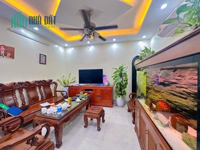BÁN NHÀ HOÀNG QUỐC VIỆT - Ô TÔ TRÁNH - KINH DOANH - GẦN PHỐ - NHỈNH 10 TỶ