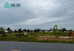 Kẹt tiền bán lỗ nền 200m2 khu Golden Land, thị trấn Thủ Thừa, giá 2.6 tỷ