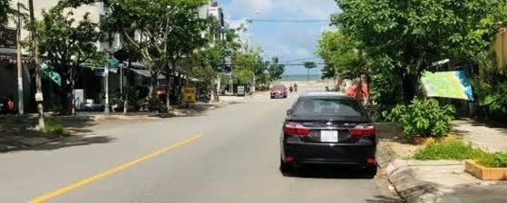 Cần bán Đất MT Phùng Hưng, Đất vị trí đẹp, nằm ngay sau lô biệt thự Nguyễn Tất Thành