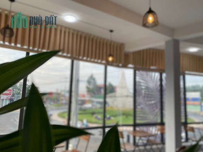 SANG NHƯỢNG QUÁN CAFE TAKA VÒNG XOAY ĐẠI LỘ ĐÔNG TÂY