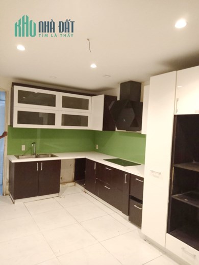 Cho thuê NNC 4 Tầng MT trong chợ Rạch Ông. Giá 15 triệu