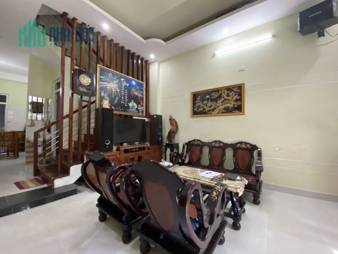 Bán nhà 3 Tầng đường Lê Thanh Nghị, TT Hải châu đi đâu cũng tiện, giá rẻ