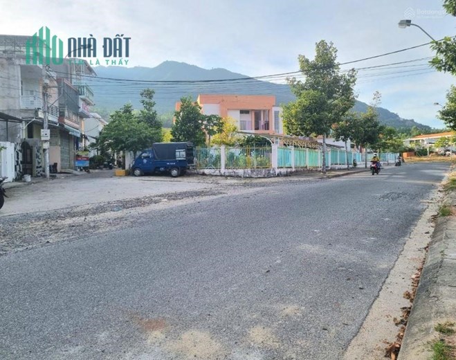 Bán lô đất DT 72m2, đường ô tô, thuộc khu tái định cư Đất Lành, TP. Nha Trang