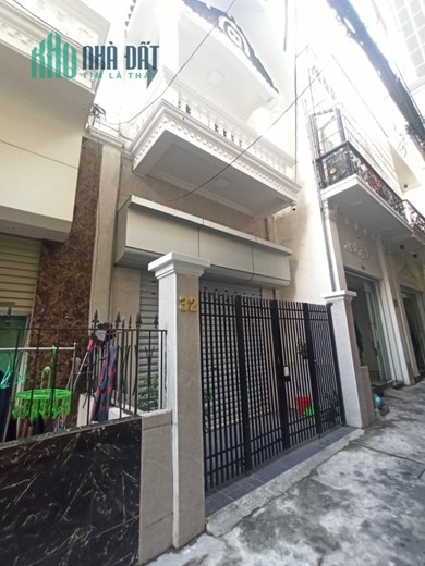 Bán nhà ngõ 302 Văn Cao, diện tích 48m 3 tầng, sân cổng riêng, GIÁ 2.75 tỉ