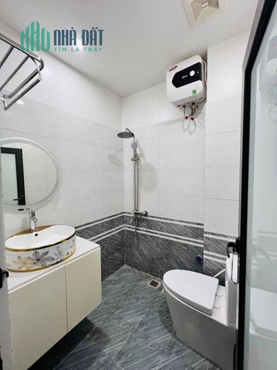 Bán nhà Lĩnh Nam, Hoàng Mai 36m2*5 Tầng giá 3.2 Tỷ
