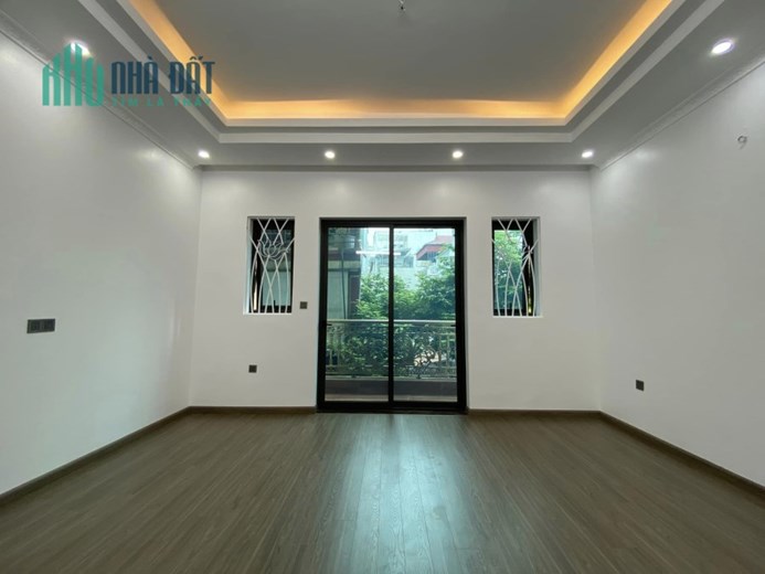 Bán ngôi nhà 59m2 phố Nghi Tàm, Tây Hồ Ô tô đỗ cửa 5 phòng ngủ 10m 2 Ô tô tránh 6.6 Tỷ