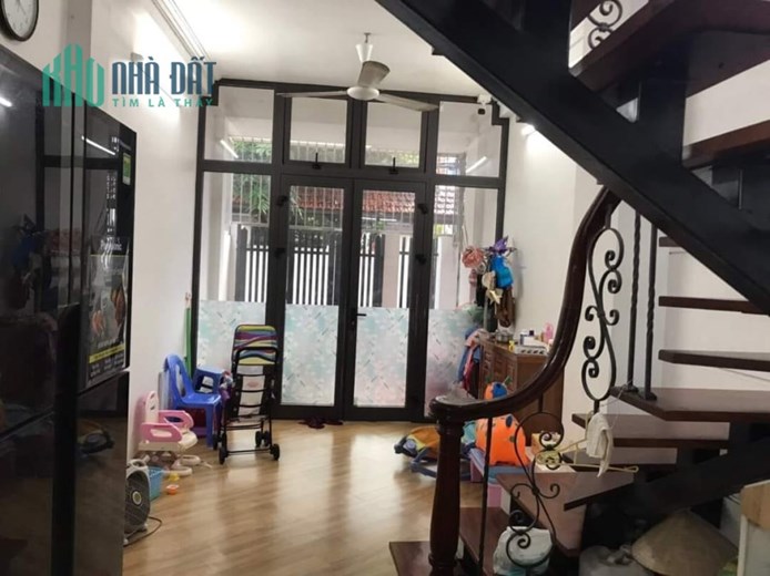 Bán căn nhà 59m2 phố Nghi Tàm, Tây Hồ Ô tô dừng đỗ 5 phòng Ô tô phi 10m 6.9 Tỷ