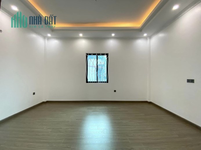 Bán căn nhà 55m2 phố Nghi Tàm, Tây Hồ Ô tô đỗ cửa 5 phòng ngủ 10m Ô tô tránh 6.9 Tỷ
