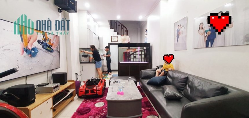 Bán căn nhà 55m2 phố Nghi Tàm, Tây Hồ Ô tô dừng đỗ 5 phòng ngủ Ô tô phi 10m 6.5 Tỷ