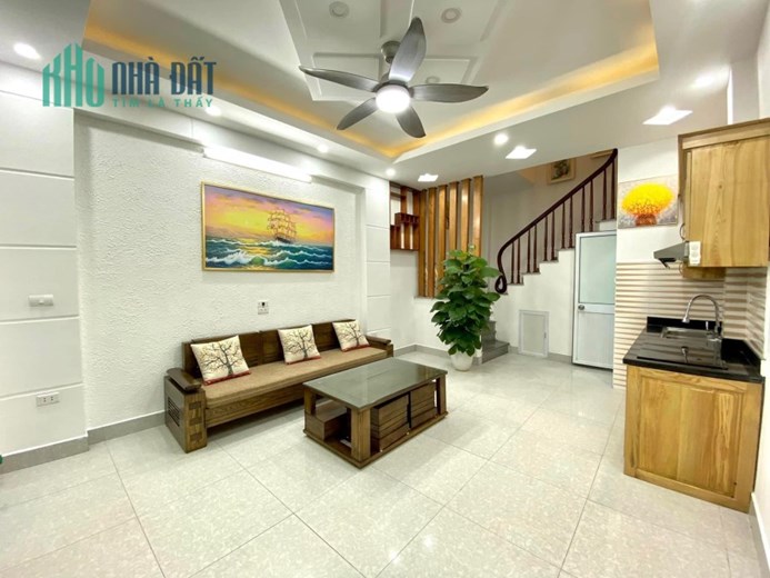 Bán Nhà đẹp ở luôn Xuân Thủy 38m2 x 5T, ngõ Thông, ô tô gần, Thông sàn, kd 4,9 tỷ.