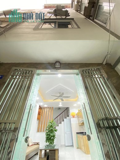 Bán Nhà đẹp ở luôn Xuân Thủy 38m2 x 5T, ngõ Thông, ô tô gần, Thông sàn, kd 4,9 tỷ.