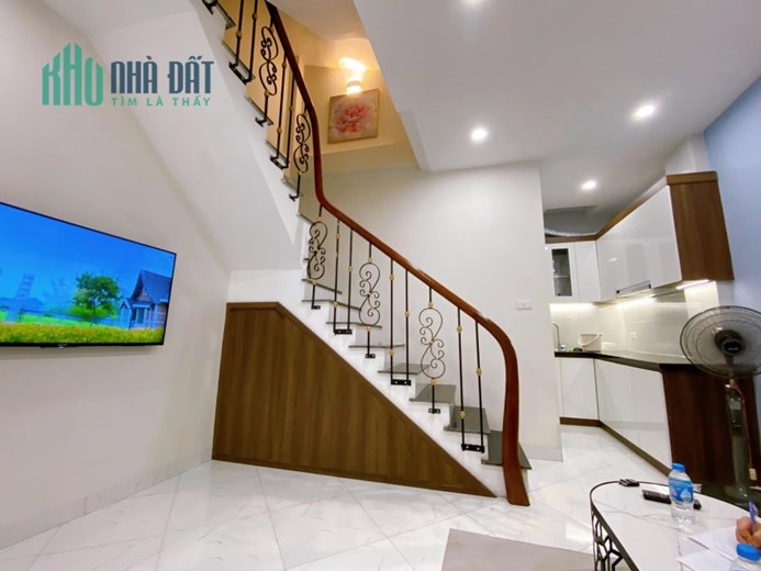 Bán nhà Ngọc Khánh đẹp lung linh, Dt 25m x 5t, mt 4.3m, nhỉnh 3 tỷ.