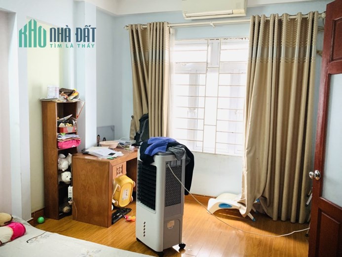 Nhà 4 tầng, 3 ngủ tại Lĩnh Nam, Dt 32m, giá hơn 2 tỷ.