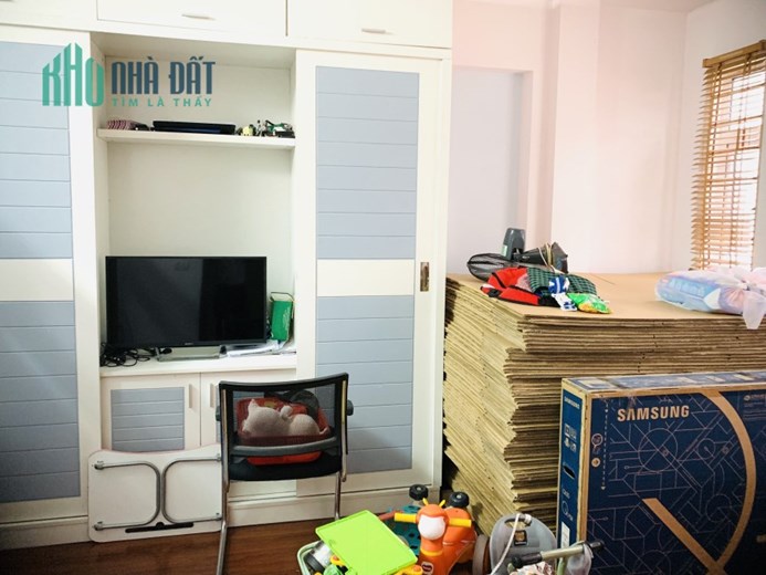 Nhà 4 tầng, 3 ngủ tại Lĩnh Nam, Dt 32m, giá hơn 2 tỷ.