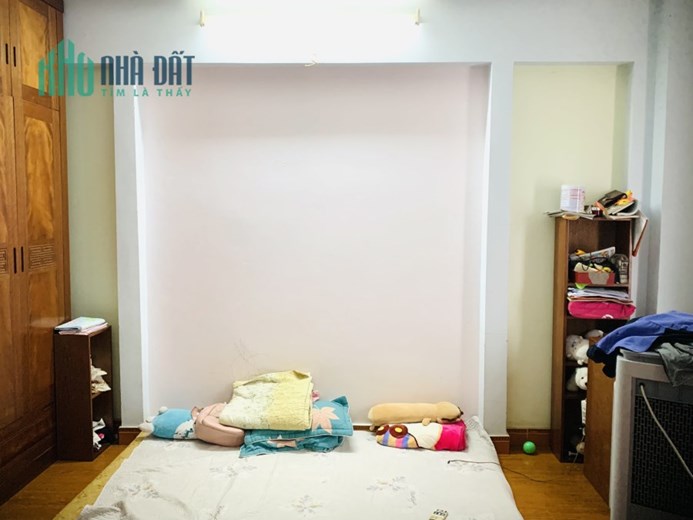 Nhà 4 tầng, 3 ngủ tại Lĩnh Nam, Dt 32m, giá hơn 2 tỷ.