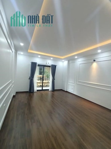 bán nhà Ngõ 69B Hoàng Văn Thái 34m x 5 tầng, mt: 4.3m, ô tô vào nhà