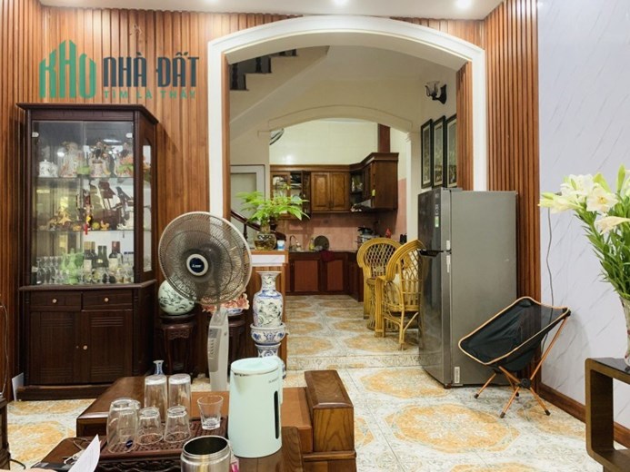 Bán nhà Đê La Thành 26m2 x 4T, 2.8 tỷ, ngõ thông, 2 thoáng, LH 0966037496