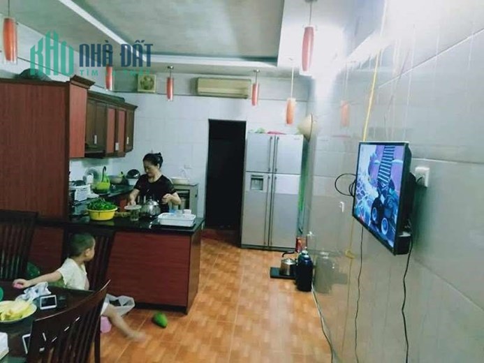 Cần bán nhà Ngọc Lâm, Long Biên, oto tránh rộng, thoáng, sầm uất nhộn nhịp, 110m, 11 tỷ