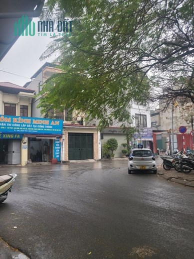 ĐẤT BỒ ĐỀ - MẶT PHỐ - VIEW HỒ - KINH DOANH - MẶT TIỀN RỘNG - VỈA HÈ TRUNG TÂM NGÃ BA PHỐ.