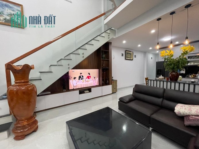 Cực Hiếm k có căn thứ 2! Nguyễn Sơn, 65M,MT 4M,cách 1 nhà ra ô tô tránh, nhỉnh 4 tỷ