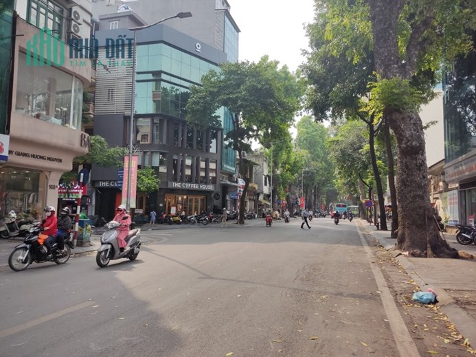 Bán nhà phố Lò Đúc, nhà rộng 44m2, đẹp sững sờ, trung tâm thủ đô, giá 3.9 tỷ.