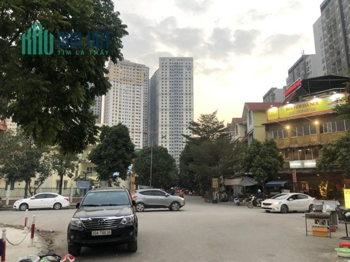 Bán gấp nhà Kim Giang sát KĐT Đại Kim-Hoàng Mai 75mx8T thang máy MT5m 12tỷ 0984283567.