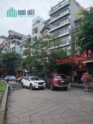 Bán tòa nhà khách sạn mặt hồ Phạm Huy Thông dt 110 m2 x 8 t mt 7 m giá 56 tỷ