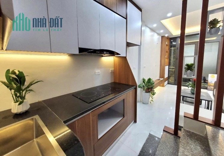 Cần bán nhà hộ khẩu Phường 14, Quận 10, hẻm xe hơi thông, 4 tầng nhỉnh 5 tỷ
