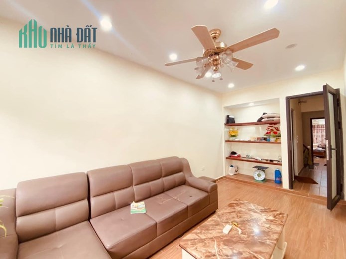 Bán nhà Tân Mai, 50m x 5 tầng, 5.9 tỷ, ô tô đỗ cửa