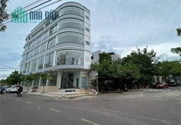 cho thuê nhà 3 mặt tiền, TP Biển Quy Nhơn. có sẵn thang máy, phù hợp KD thương mại