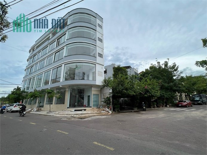 cho thuê nhà 3 mặt tiền, TP Biển Quy Nhơn. vị trí thuận lợi. phù hợp KD TMV, SPA, Bảo Hiểm.