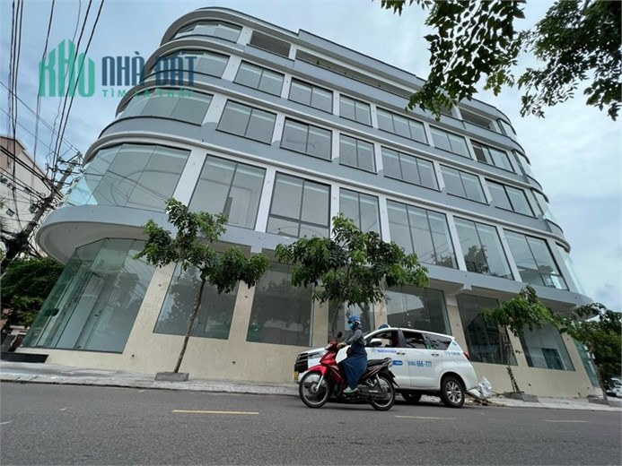 cho thuê nhà 3 mặt tiền, TP Biển Quy Nhơn. vị trí thuận lợi. phù hợp KD TMV, SPA, Bảo Hiểm.