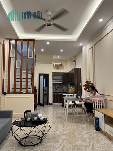 Chỉ 3 tỷ sở hữu nhà 5T Ngọc Thuỵ, gần oto, sổ đỏ, ở luôn. LH: 0936123469