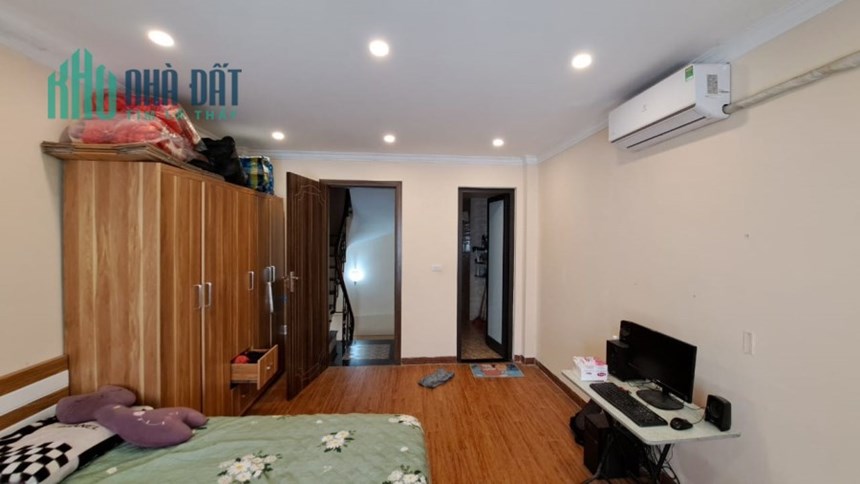Chỉ 3 tỷ sở hữu nhà 5T Ngọc Thuỵ, gần oto, sổ đỏ, ở luôn. LH: 0936123469