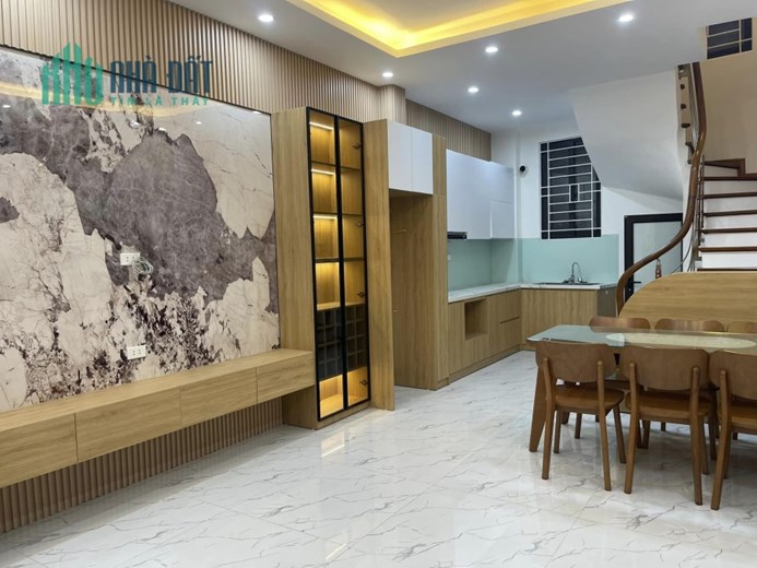 Bán Gấp Nhà Siêu Đẹp Gần Hồ Sát OTo Tránh Dừng Đỗ 40m 5 Tầng Xây Mới Giá Nhỉnh 5 Tỷ Trung Tâm Đống