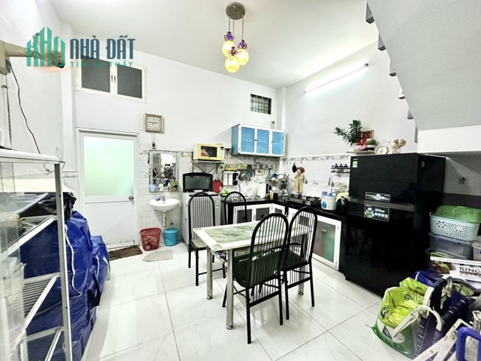 Nhà mới Kênh Tân Hoá. Tân Phú. 2 tầng BTCT. 40m2. Nhỉnh 3 Tỷ.