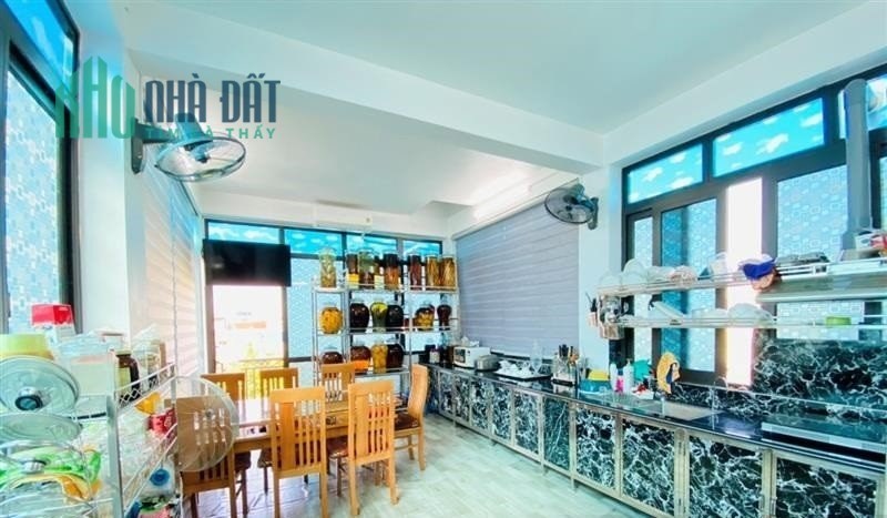 Bán nhà mặt đường Hoàng Minh Thảo, diện tích 67m 4 tầng mới, thang máy, GIÁ 9.5 tỉ