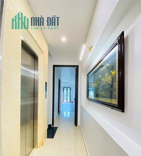 Bán nhà mặt đường Hoàng Minh Thảo, diện tích 67m 4 tầng mới, thang máy, GIÁ 9.5 tỉ