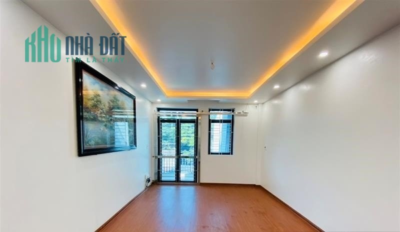 Bán nhà mặt đường Hoàng Minh Thảo, diện tích 67m 4 tầng mới, thang máy, GIÁ 9.5 tỉ