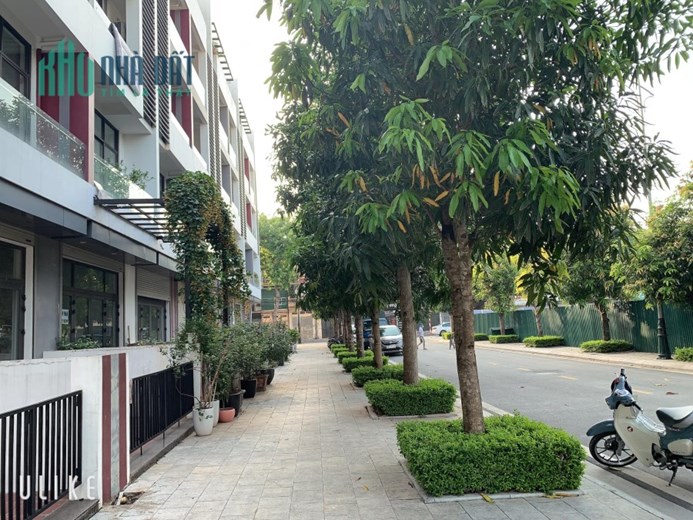 KHU CAO CẤP ĐỨC GIANG LONG BIÊN VỈA HÈ RỘNG, XE ĐỂ NGÀY ĐÊM