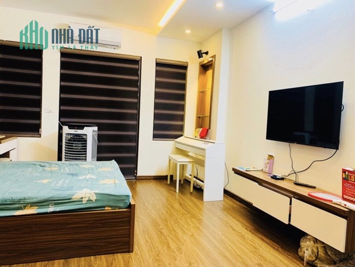 Bán Nhà Riêng Phố Yên Hòa 45m2 x 5T, mt 6,2 m, ô tô tránh kd, ở sướng 5.5 tỷ.