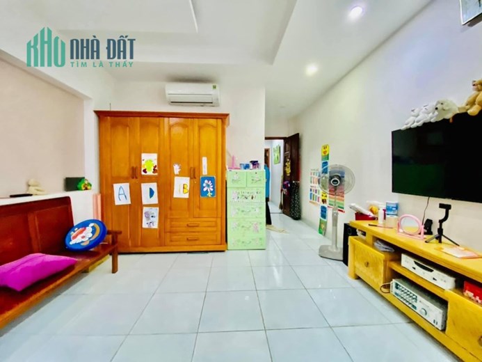 bán gấp nhà Vườn Lài quận tân Phú h5m 4.1 x 22m x 2T chỉ 5.5 tỷ còn TL